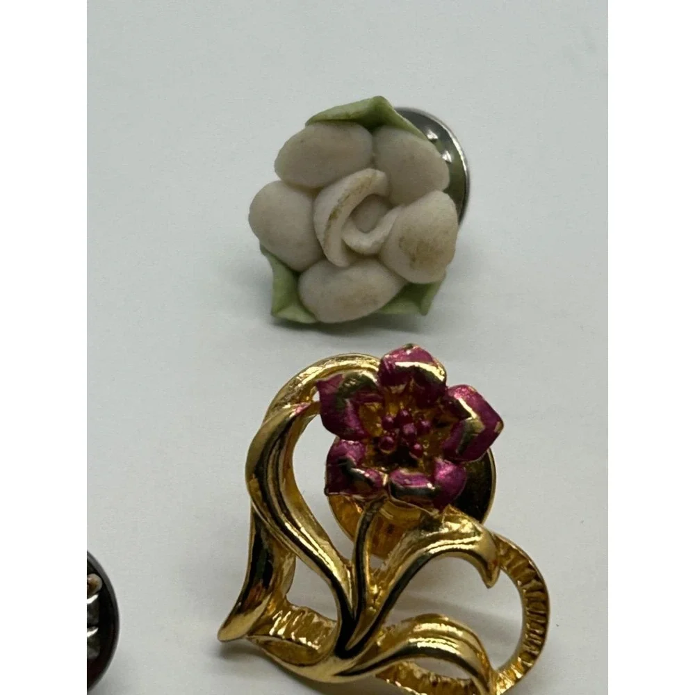 Vintage Lot Of 7 Flower Basket Floral Lapel Pins Pinbacks Brooch Tie Tacs